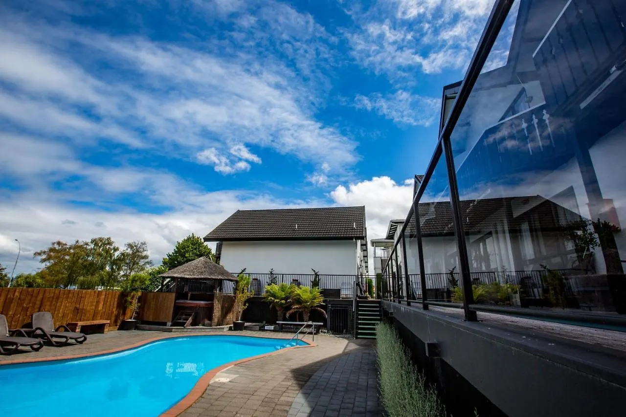 Le Chalet Suisse Motel Taupo