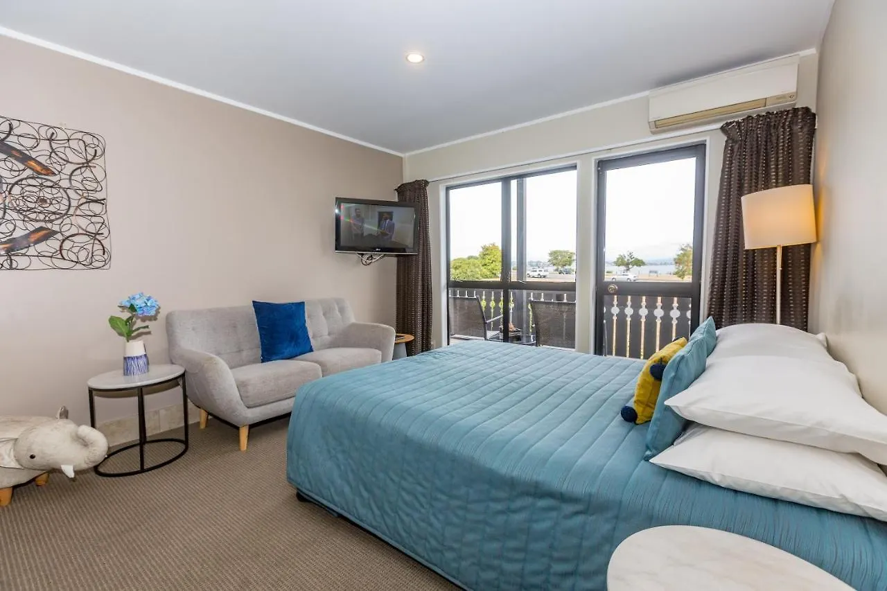 Le Chalet Suisse Motel Taupo 4*,