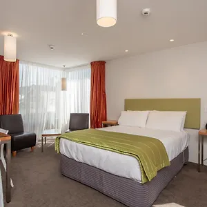 Apollo 4* Wellington