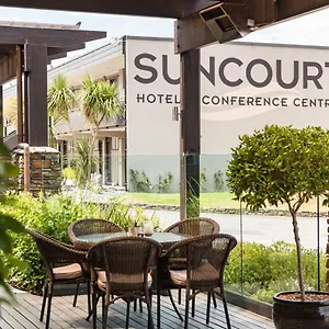 Hotel Suncourt & Conference Centre, Tauposee
